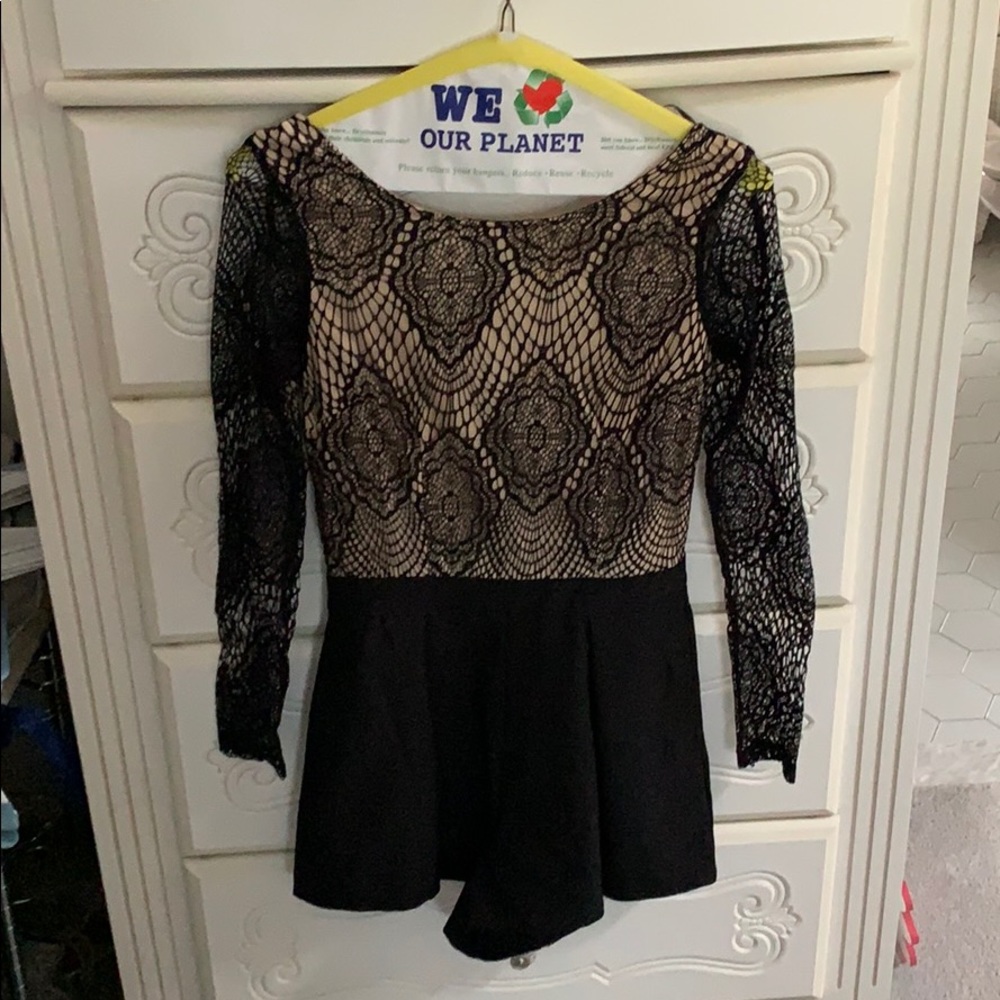 Tobi Long Sleeve Lace Romper - Picture 2 of 4